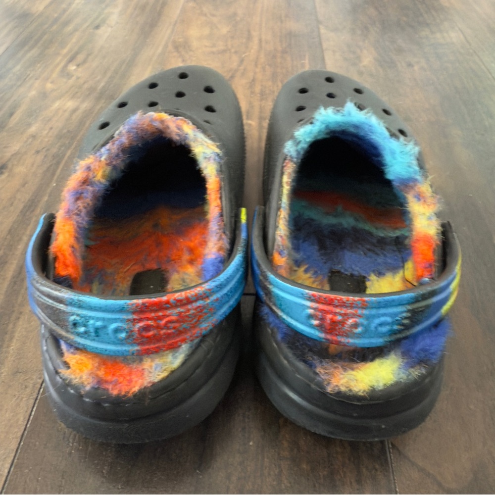 Kids Crocs fuzz lined clogs size 12